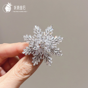 饰品新年礼物 立体雪花胸针女高档精致胸花男小众高级感别针毛衣装