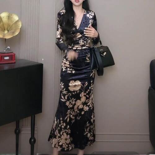气质女人味轻奢V领长袖连衣裙