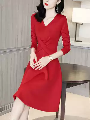 Red dress 2021 spring new V-neck slim slim high-end Western school Hepburn little red dress banquet dress