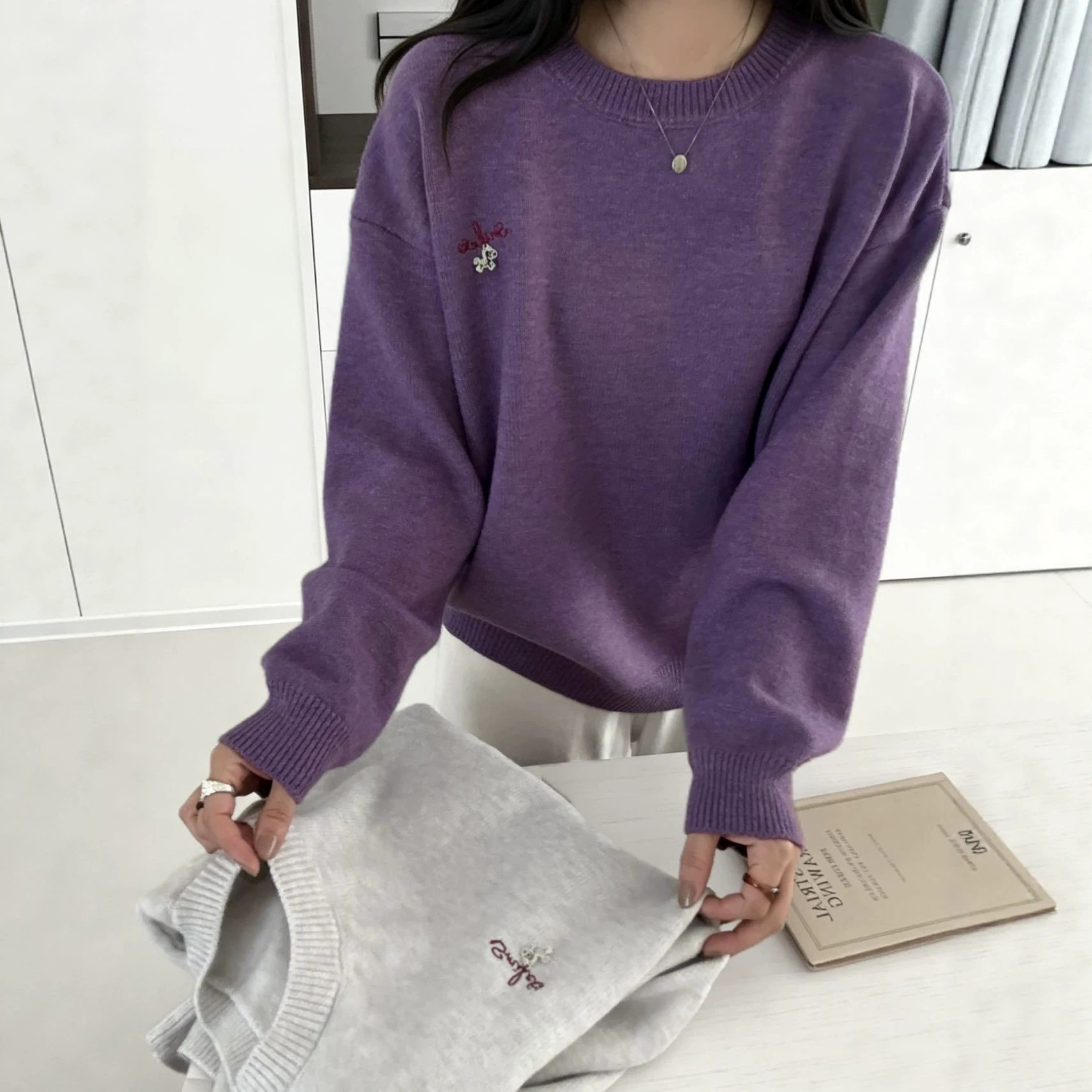 韩系温柔减龄刺绣字母圆领针织衫女秋冬宽松显瘦百搭慵懒毛衣上衣