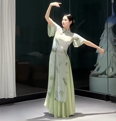 寻茶古典舞服装春三月夜泊秦淮演出服青衫烟雨客咏春旗袍套装表演