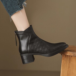 洋气小短靴女春秋单靴圆头中跟高跟靴粗跟真皮后拉链羊皮加绒杏色