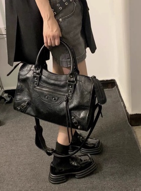 小众设计法式铆钉机车包ABG辣妹包高级感大容量单肩斜挎帅手提包