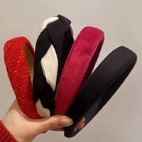 Маленький ладан Красный+Черно -белый поперечный поворот+красный бархат+высокий топ черепа черные волосы Обруча