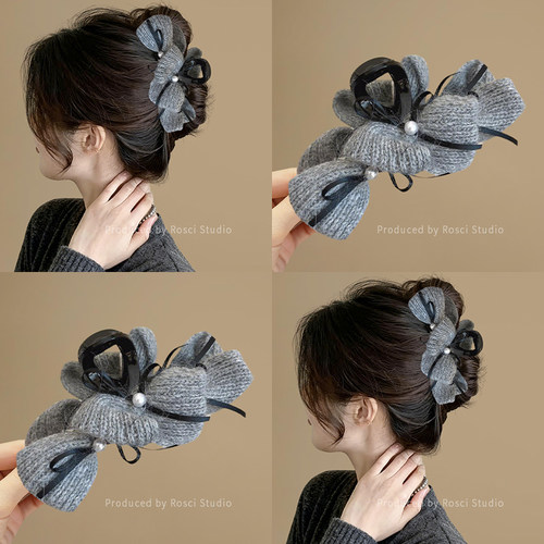 灰色毛绒蝴蝶结抓夹女高级感2025新款珍珠鲨鱼夹秋冬后脑勺发夹子