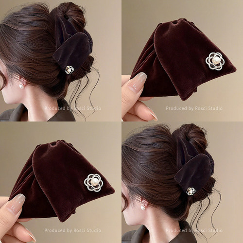 高级感韩系山茶花丝绒抓夹女2025秋冬新款后脑勺大号鲨鱼夹子发饰