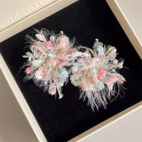 超好看独特漂亮七彩烟花羽毛耳钉女高级感软萌浪漫耳环秋冬耳饰品