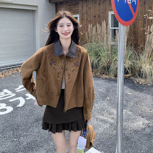 复古民族风刺绣麂皮短外套女秋皮领美拉德棕色宽松小个子夹克上衣
