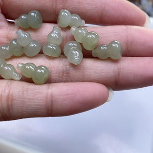 12x7.7mm和田玉通孔葫芦1个