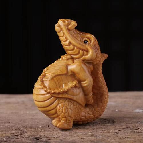 柏木雕刻金融大鳄鱼款摆件摆饰规格6.5×3.5×4.7