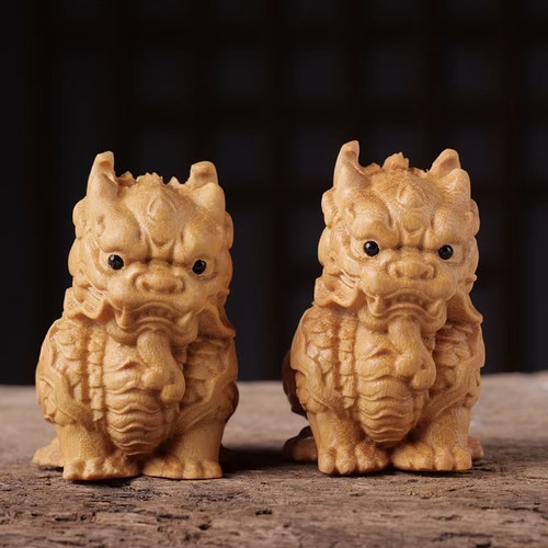 黄金檀雕刻麒麟背书款摆件摆饰规格5.5×4.4×3.6中式木质装饰品