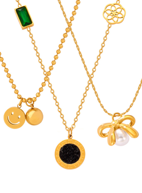 时尚通勤简约新款蝴蝶结珍珠吊坠饰品几何个性钛钢镀金项链