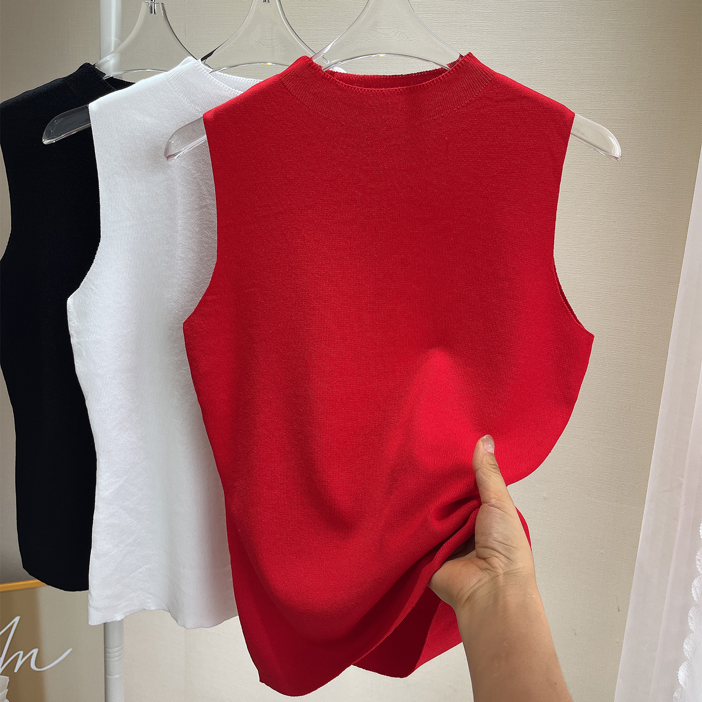 立领无袖背心大红色冰丝针织衫