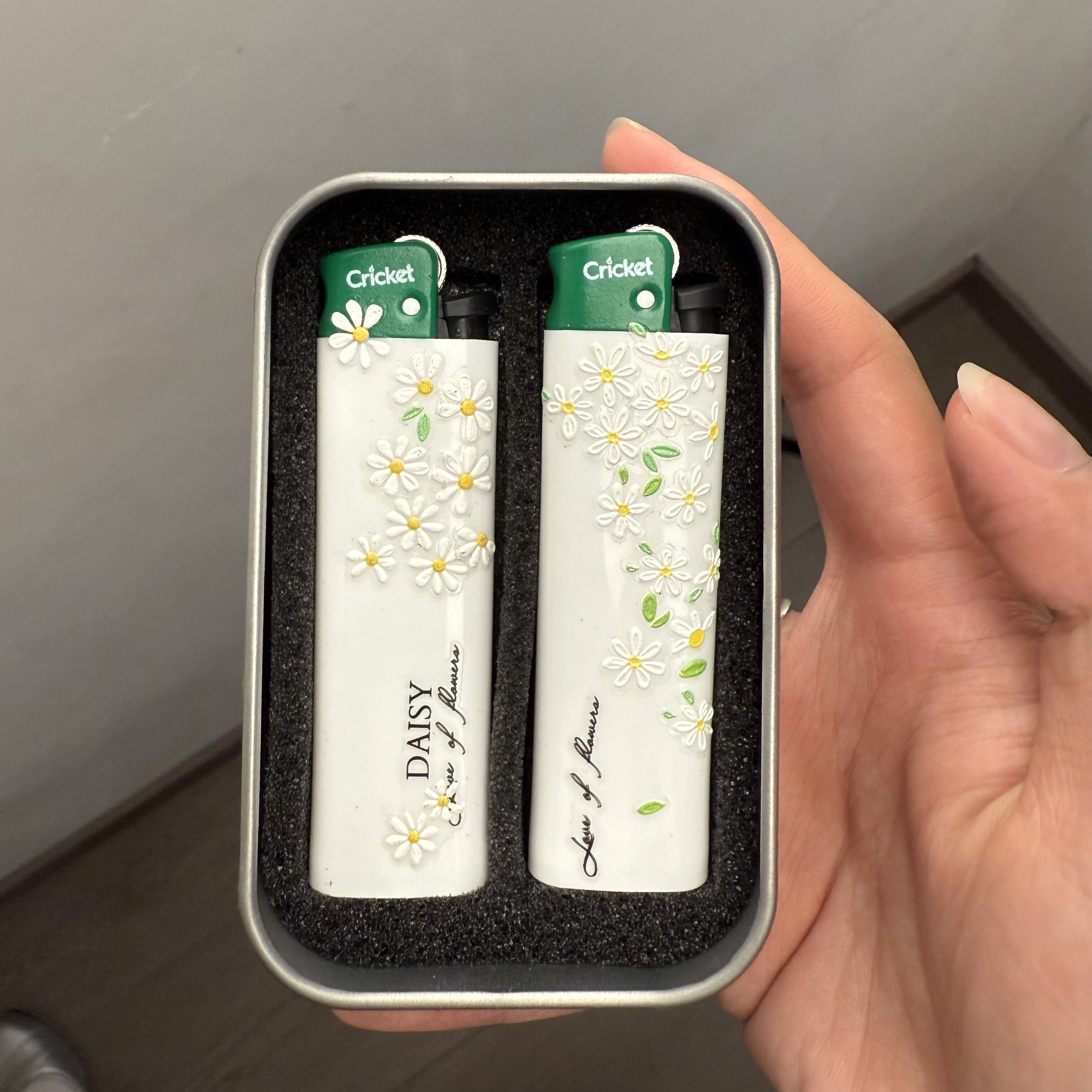 创意高颜值防爆打火机小雏菊款式礼盒装送男友女生礼物草蜢打火机