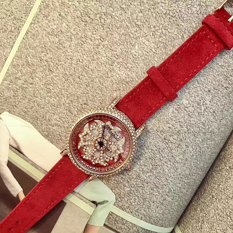 玛莎莉 新款  潮流时尚  会转动镶钻 女士手表 毛皮表带