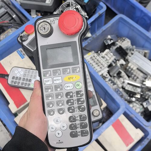 MP7/8E3P4电装机器人示教器工业自动化控制配件议价维修