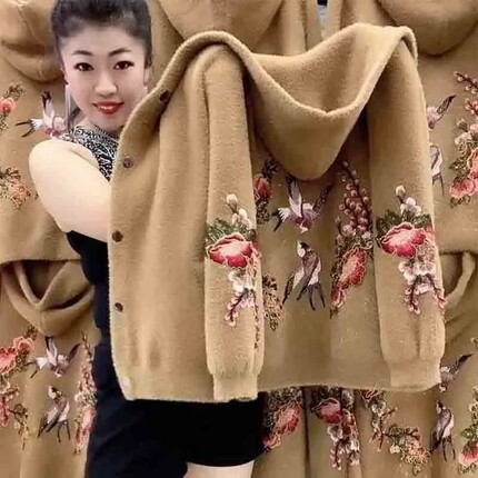 仿水貂绒妈妈长袖连帽针织开衫中老年打底毛衣短外套女装大码绣花