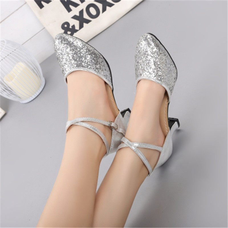 女士跳舞鞋夏秋广场舞交谊舞鞋成人亮片中高跟摩登演出拉丁舞蹈鞋