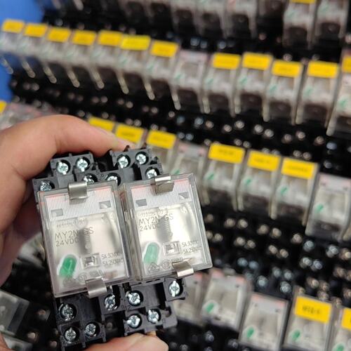 欧姆龙MY2N-GS继电器，24VDC电压，拆机成色新。每个议价