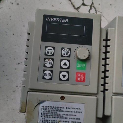 爱得利220V变频器两台一台0.75KW一台没商标了下议价