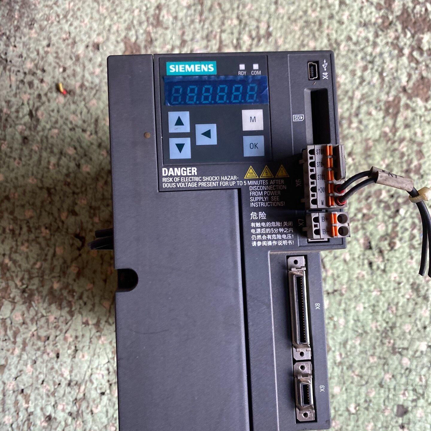 西门子伺服驱动一套，西门子V90伺服2.5KW 型号6SL3议价