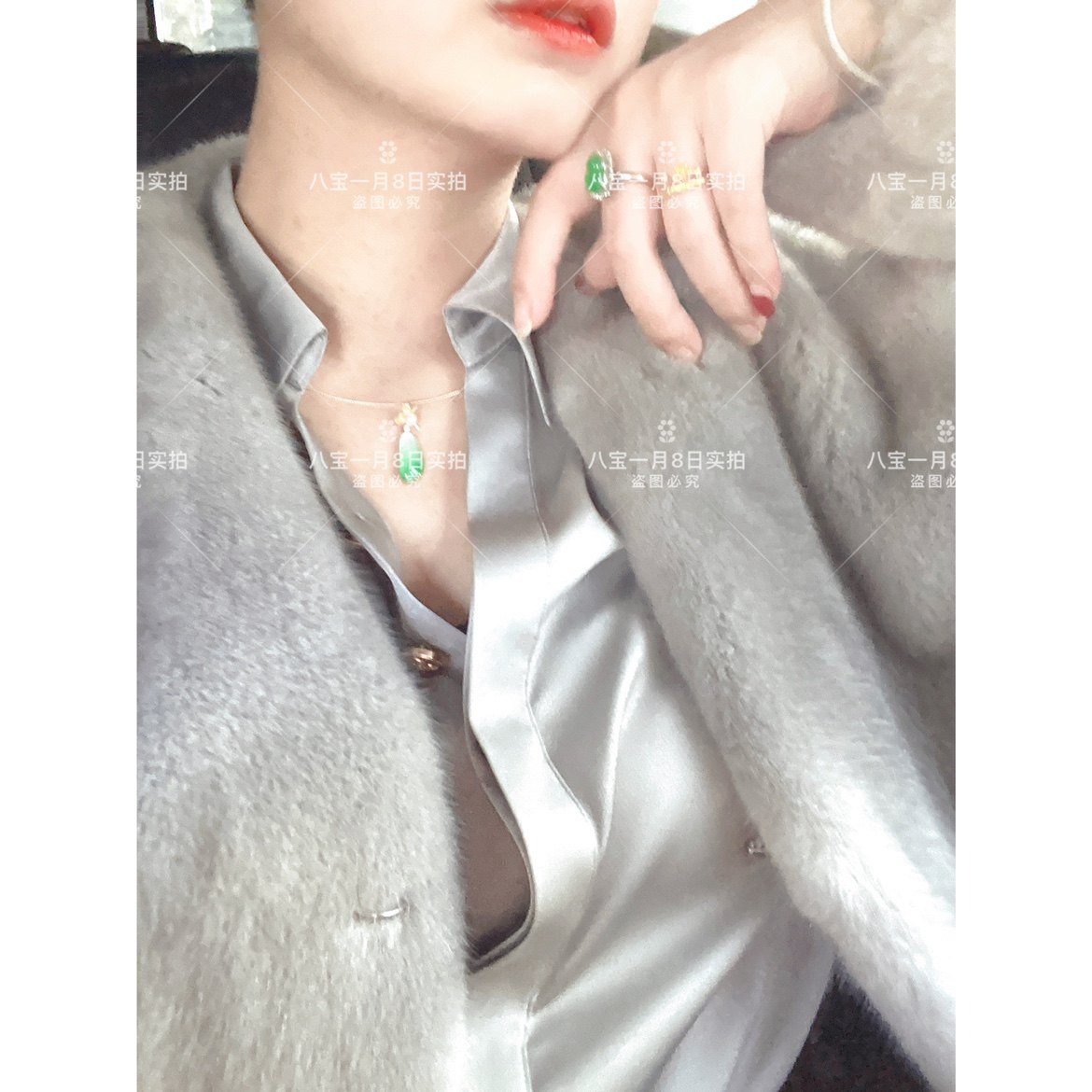 Dw早春新品 清冷气质灰色素绉缎金扣真丝衬衫通勤V领桑蚕丝衬衣女