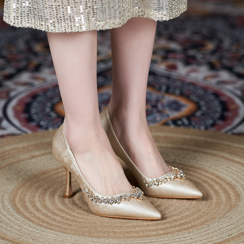 香槟水钻缎面尖头细跟新娘婚鞋