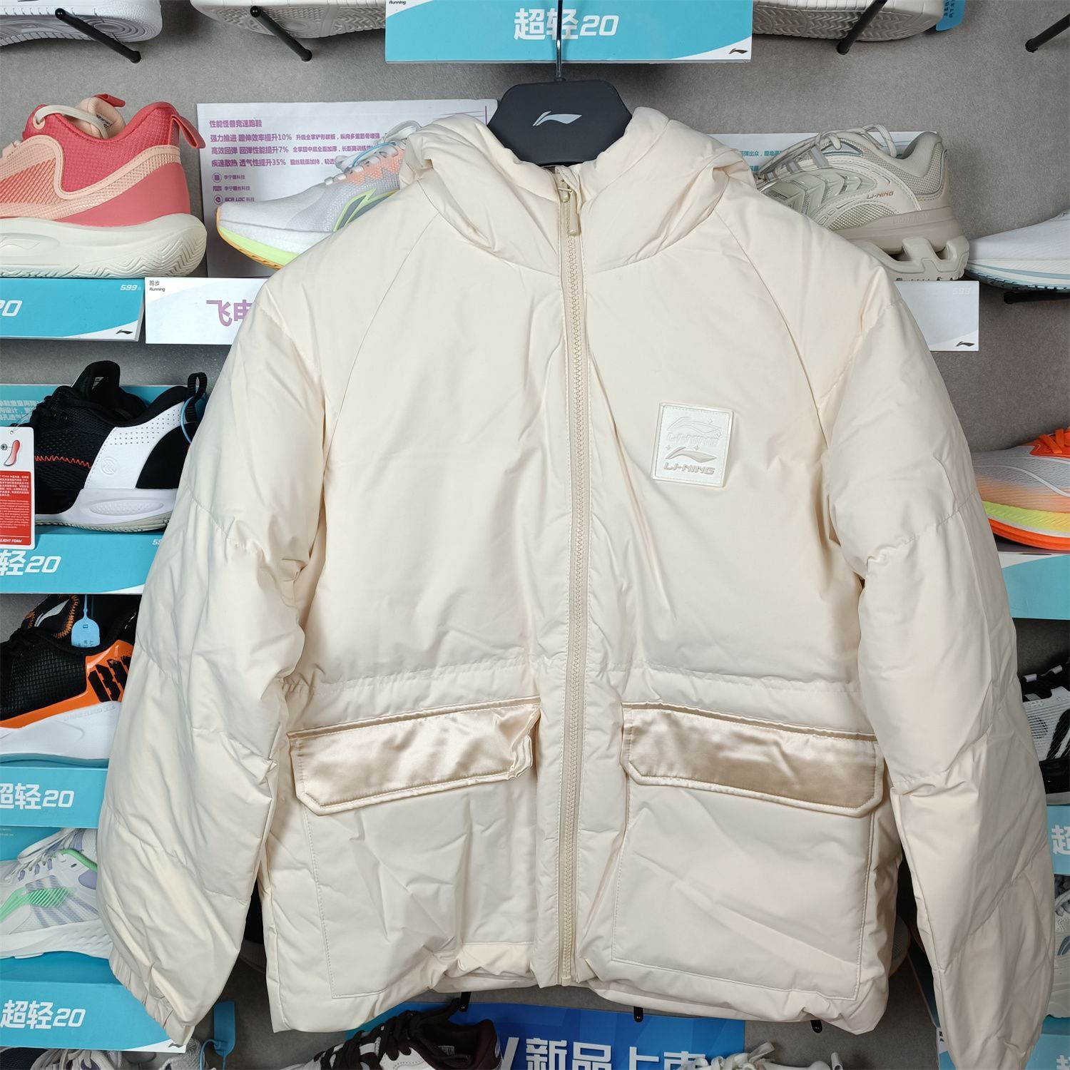 李宁女2022秋冬季新款时尚系列保暖防风连帽运动羽绒外套 AYMS072