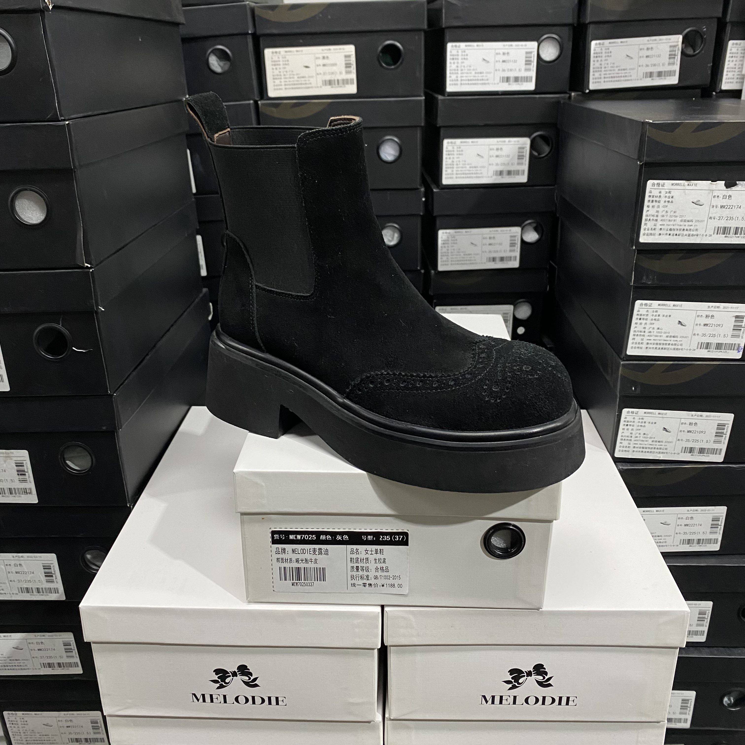 实体专柜意大利设计师轻奢品牌牛皮雕花布洛克粗跟烟筒靴Q401黑色