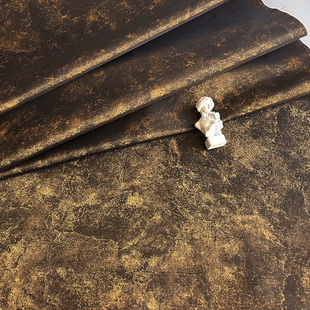 复古金棕色斑驳墙布仿铁皮铁锈纹理深咖栗色棕红棕褐古铜无缝壁布