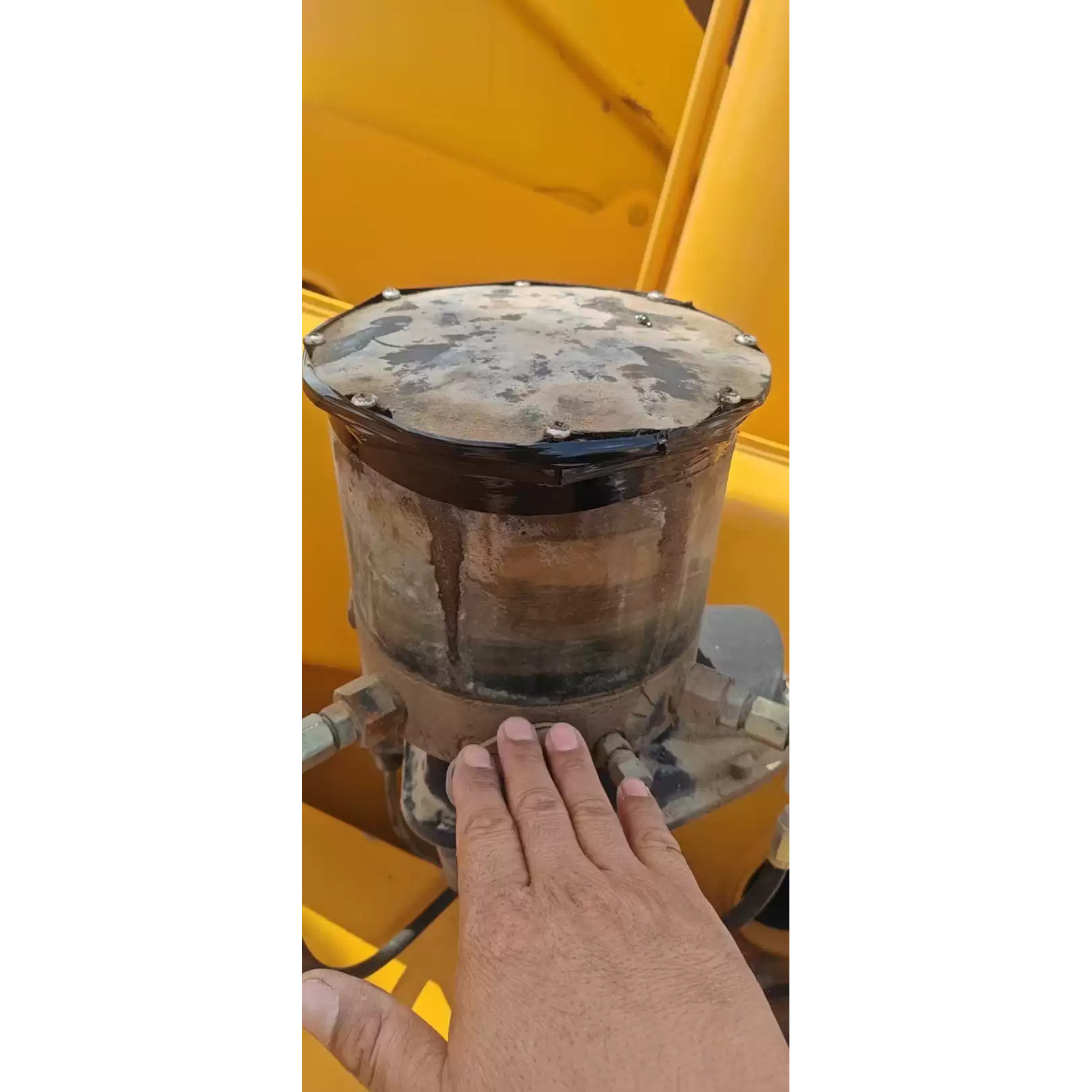 徐工吊车配件 自动黄油机黄油罐 黄油泵盖子 集中润滑原厂罐体