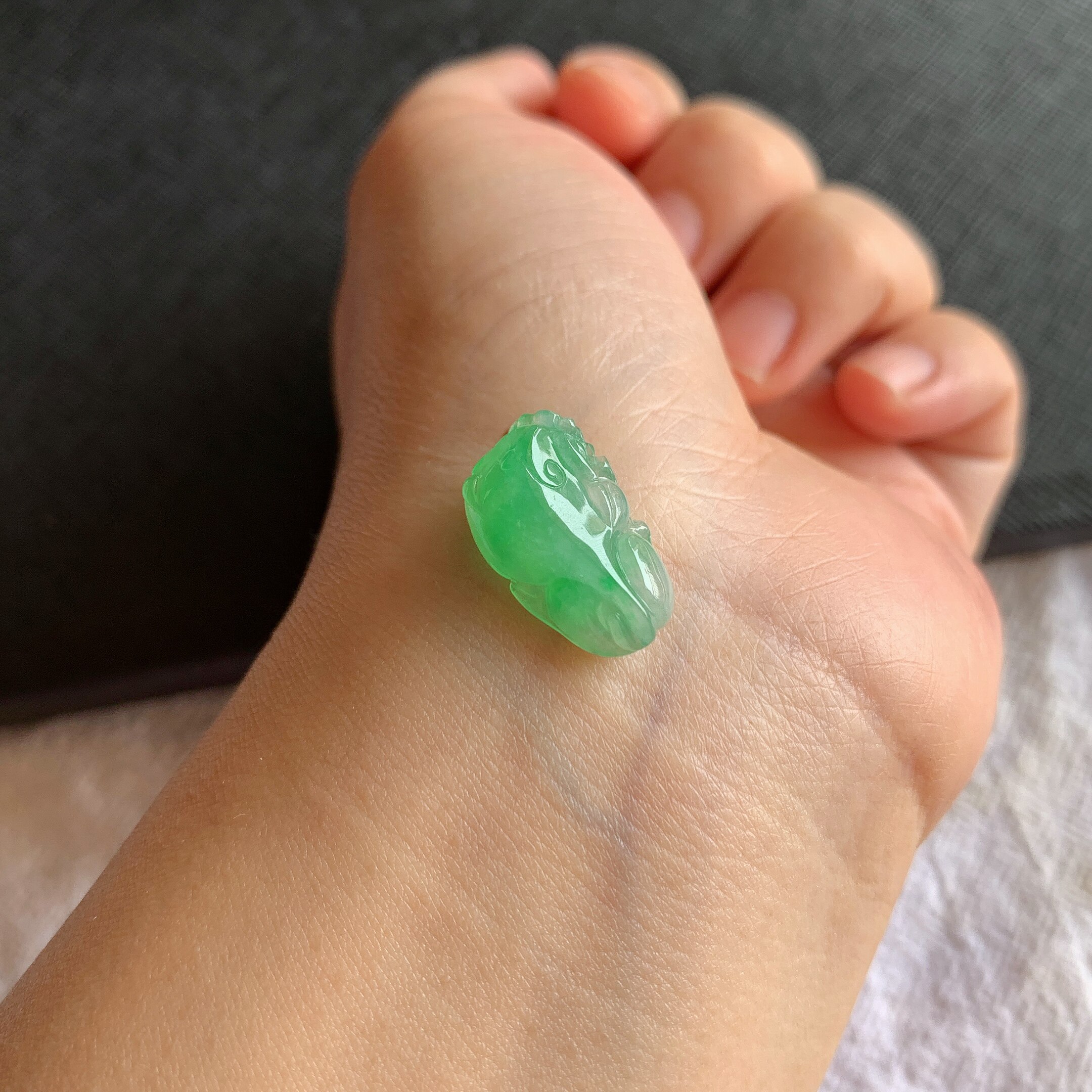 缅甸天然A货翡翠冰糯种飘阳绿貔貅镶嵌件老坑玉翡翠阳绿貔貅戒面