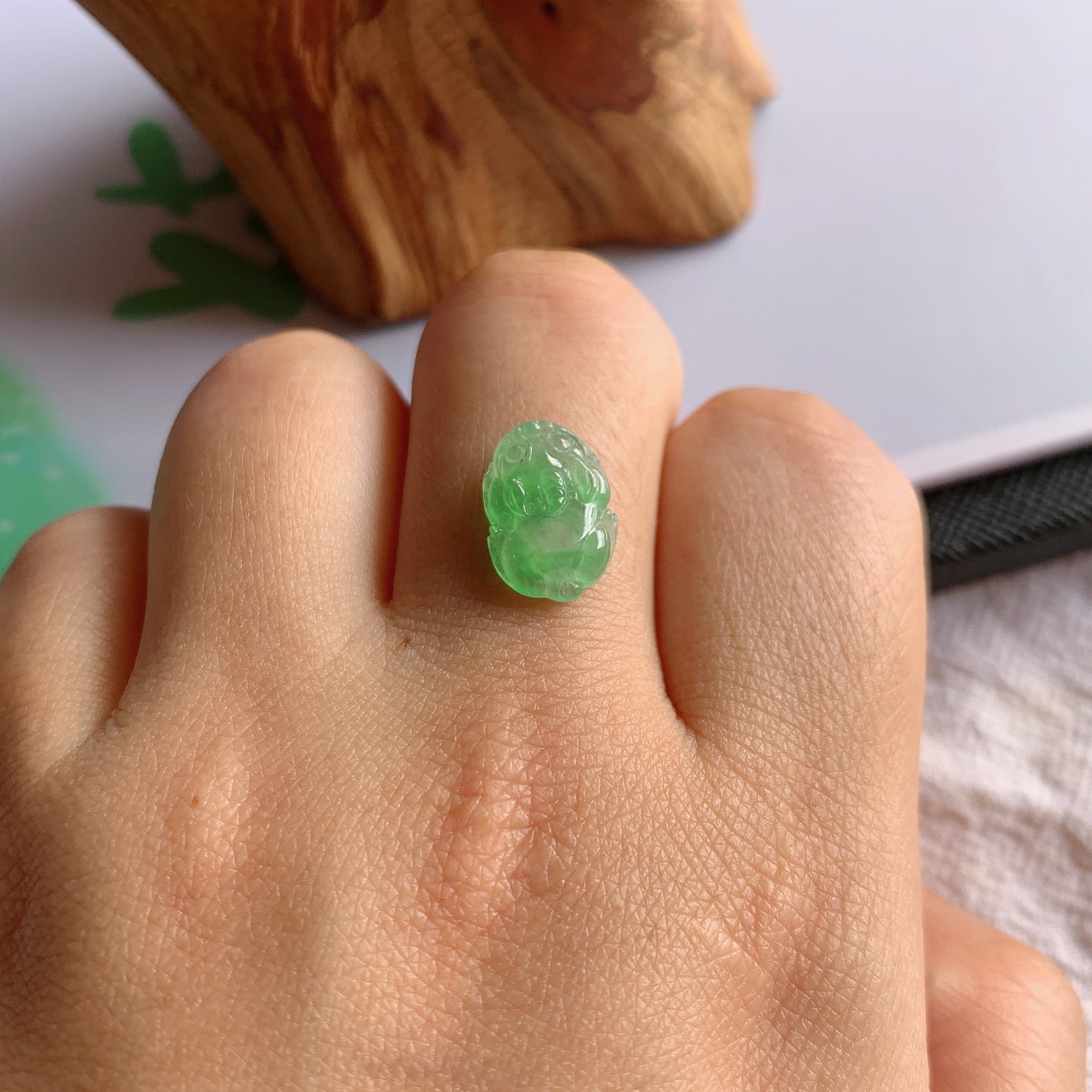 缅甸天然A货翡翠冰糯种满绿貔貅裸石镶嵌件老坑玉貔貅戒面