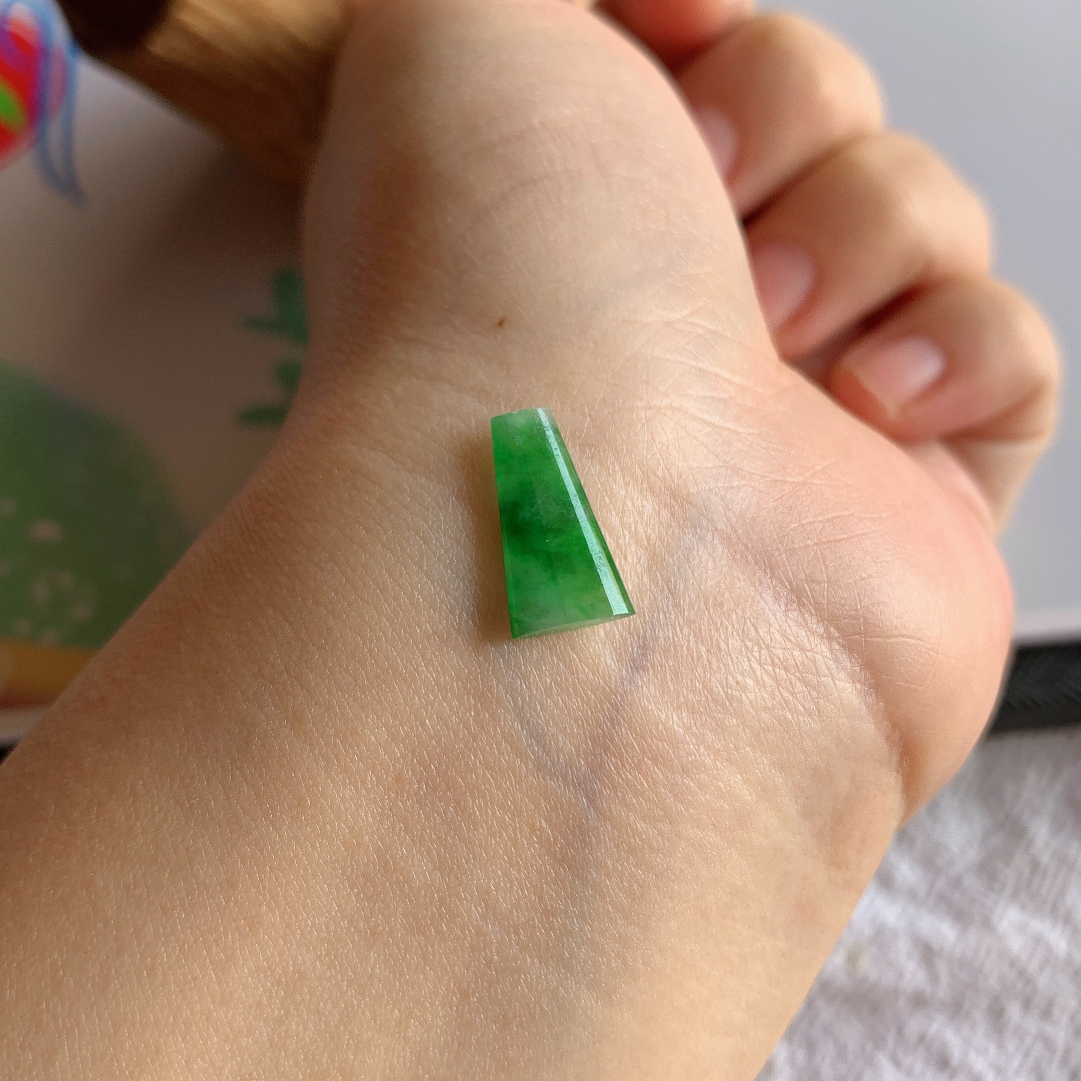 缅甸天然A货翡翠冰糯种飘阳绿素面牌镶嵌件老坑玉翡翠飘阳绿戒面