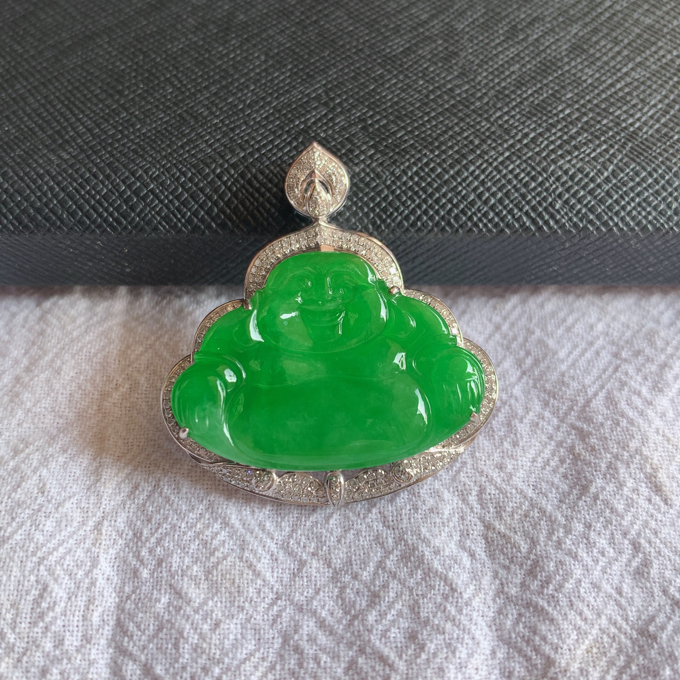 缅甸天然A货翡翠18K金钻石镶嵌冰种阳绿满色佛公吊坠老坑满绿玉佛
