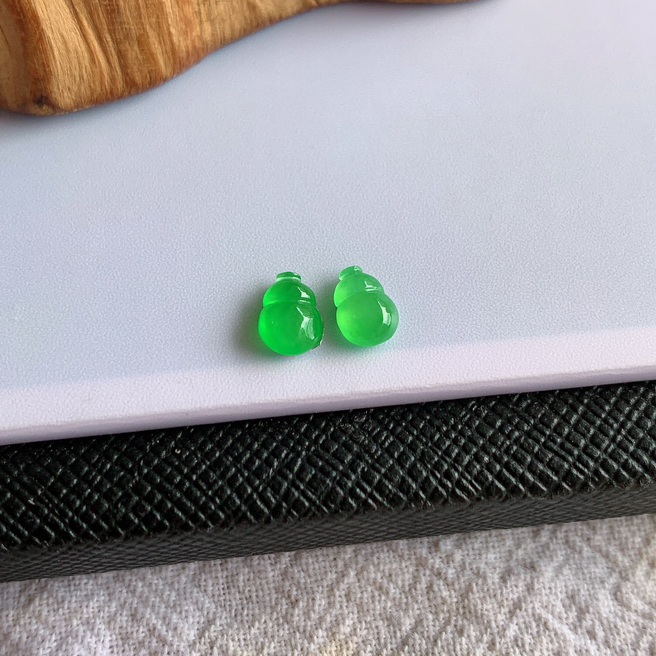 缅甸天然A货翡翠冰种正阳绿葫芦裸石镶嵌件老坑玉正阳绿葫芦一对