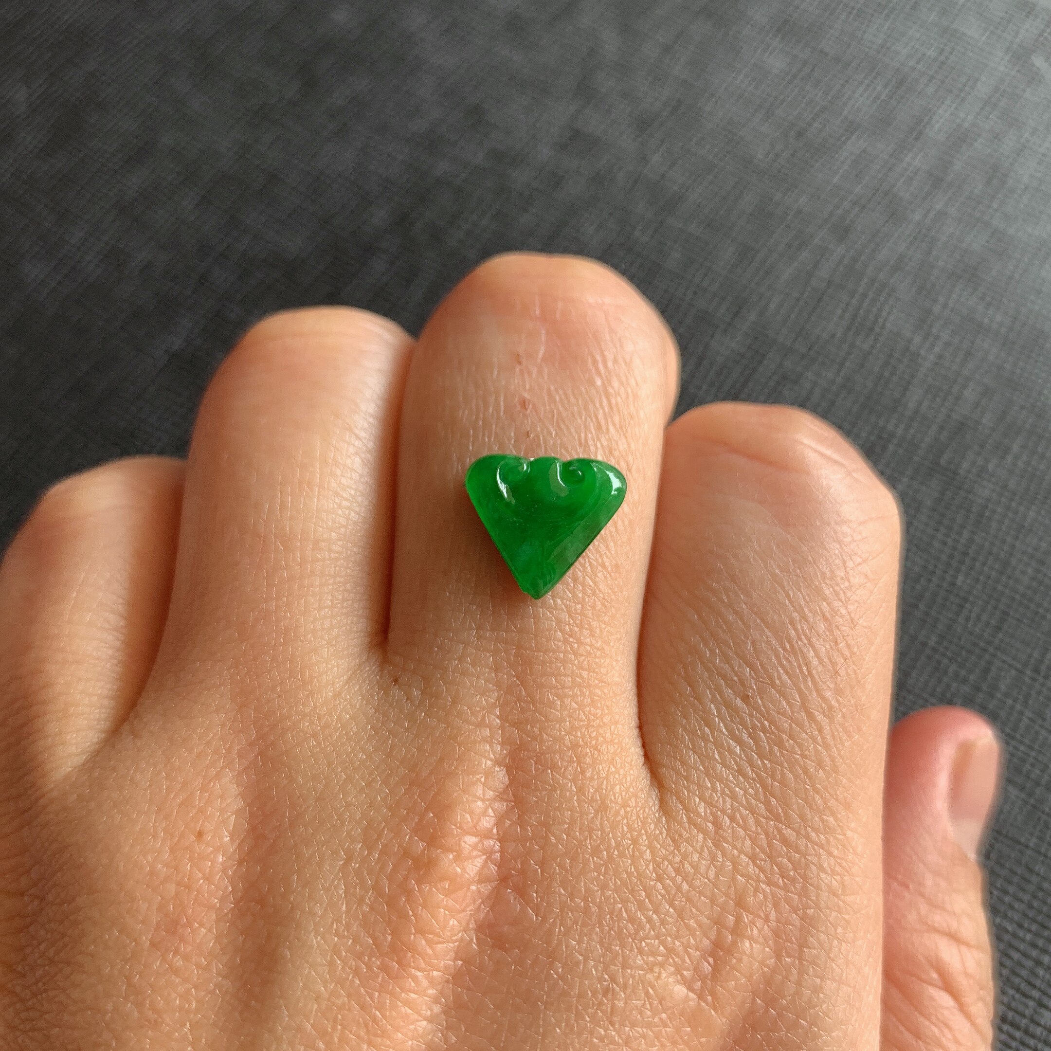 缅甸天然A货翡翠冰糯种阳绿满色心形镶嵌件老坑玉石满绿心形戒面