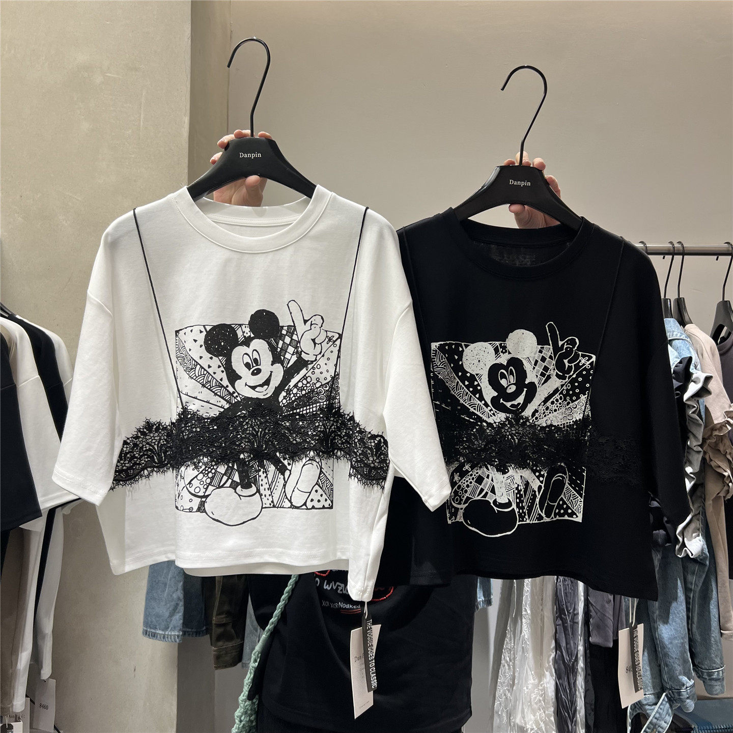 单品danpin 甜酷风蕾丝拼接米奇印花短款T恤夏季辣妹显瘦短袖上衣