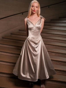 香槟色丝毛缎面连衣裙V领收腰大摆长裙优雅气质女装 安雅同款