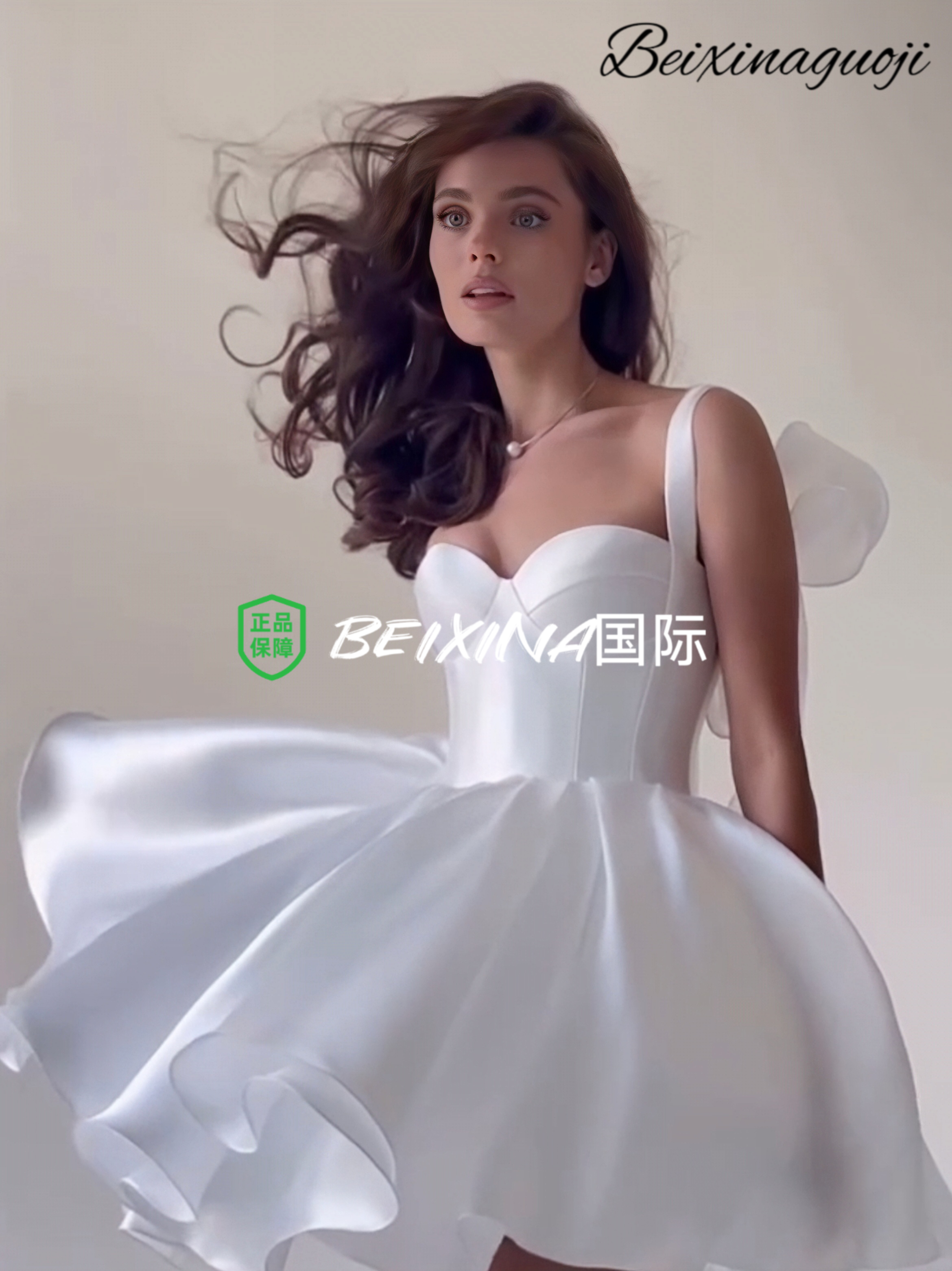 白色缎面新款吊带礼服裙图片