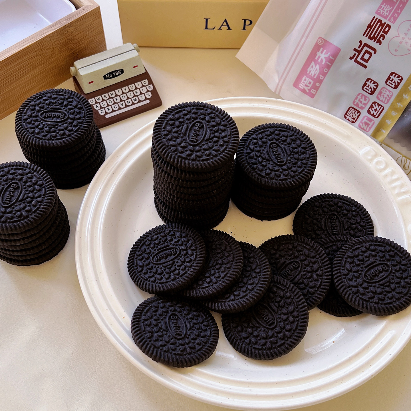 黑色圆形饼干搞怪眼睛蛋糕饼干可可味小奥饼干烘焙蛋糕装饰点缀