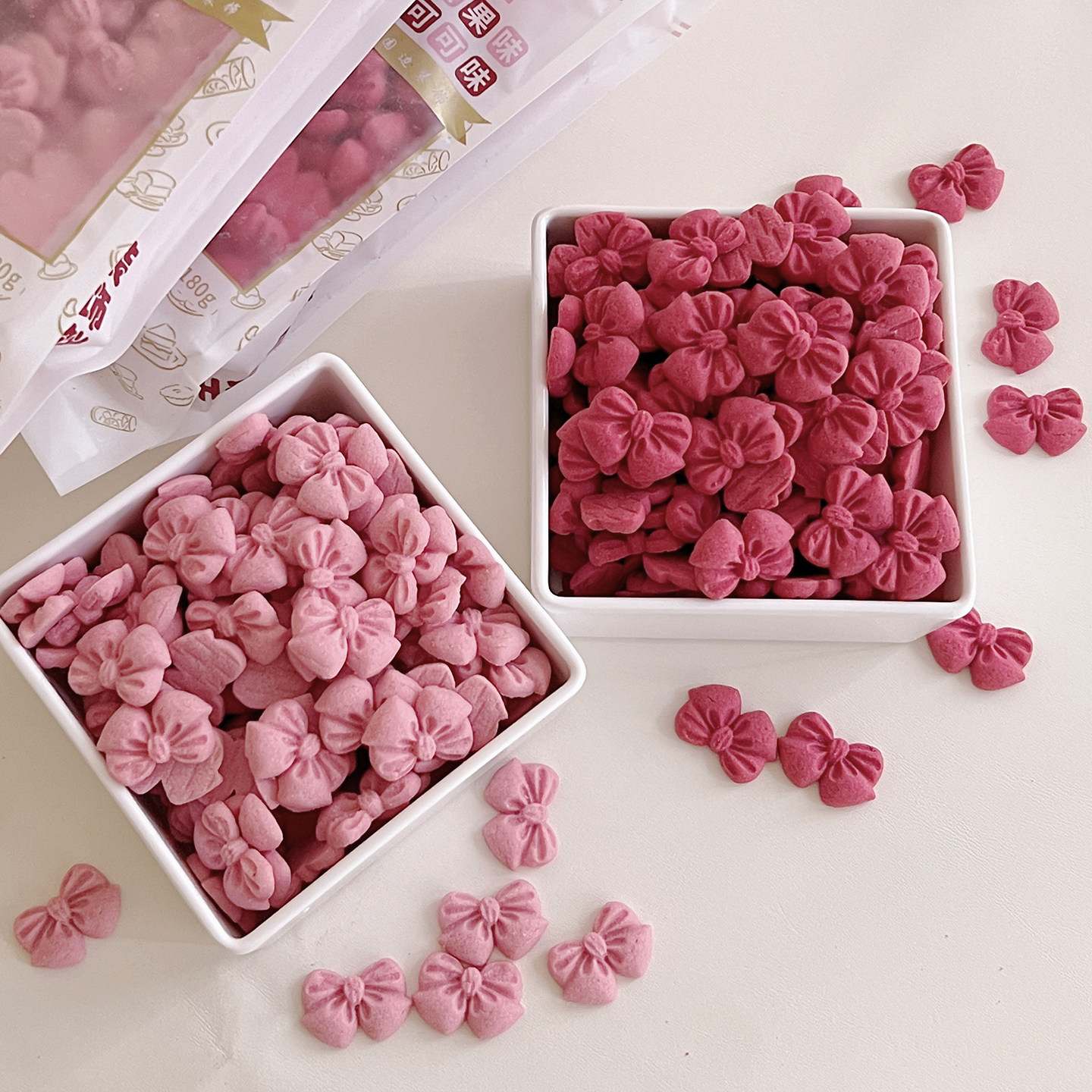 蛋糕装饰小蝴蝶结饼干粉色红色生日烘焙冰淇淋甜品小零食插件摆件,节庆用品/礼品,蛋糕/烘焙装饰用品,淘宝优惠券,粉丝福利购,淘宝优惠卷