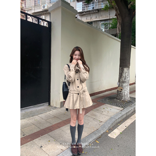 UVPU 浅木色百褶风衣女2025秋冬韩系高级百褶裙摆系带廓形外套