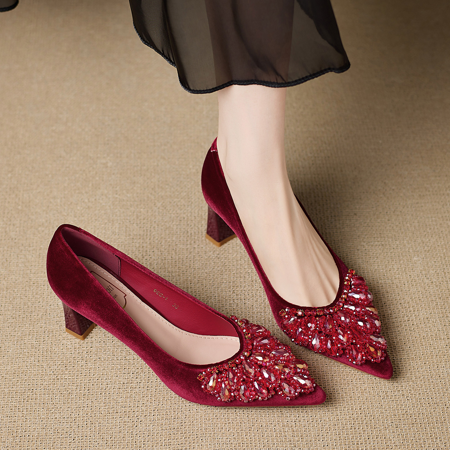 巨好看红色高跟鞋婚鞋女2026新款配裙子绝美粗跟法式单鞋女不累脚