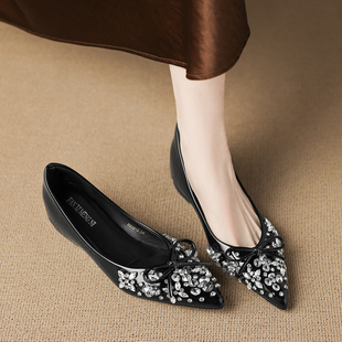 巨好看内增高黑色鞋子女2026年新款春夏尖头浅口绝美单鞋女不累脚