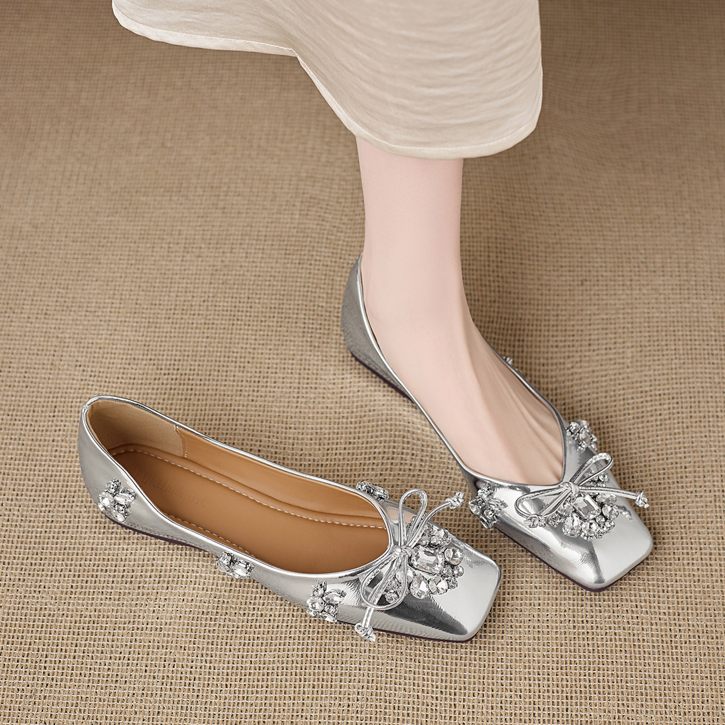 银色气质绝美单鞋女平底2026春夏新款方头浅口一脚蹬巨好看不累脚