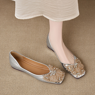 一脚蹬银色平底女鞋2026早春漂亮单鞋女绝美不累脚方头浅口配裙子