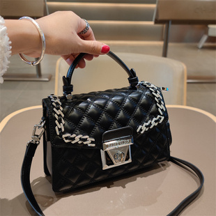 真皮手提小方包时尚新款镶钻时尚百搭洋气链条单肩斜挎菱格小包女