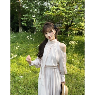 honeyrubao温柔淡淡粉气质挂脖露肩女神收腰长裙连衣裙