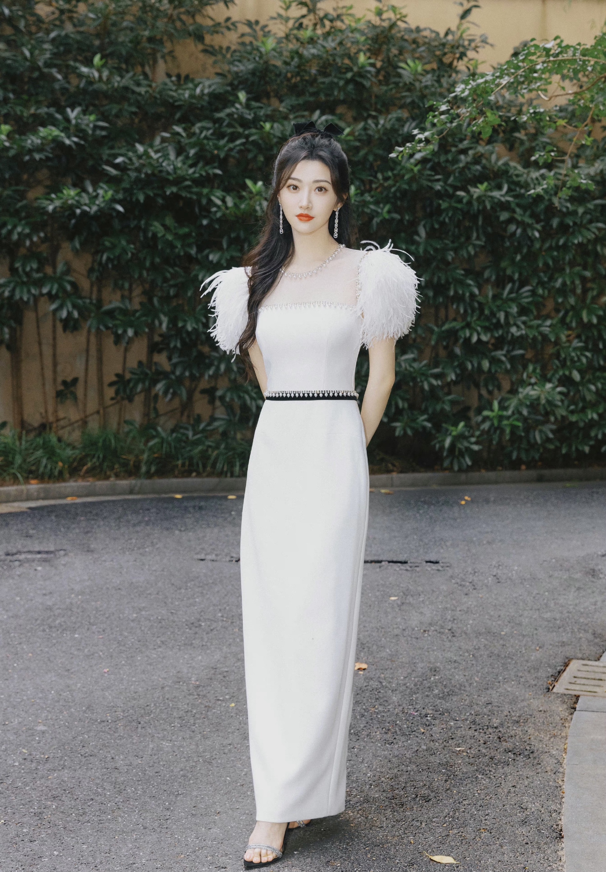 景甜白色羽毛日常约会生日聚会派对羽毛珍珠年会订婚小礼服敬酒服